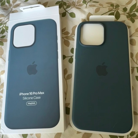 Apple Other - Apple Lake Green Silicone Case for iPhone 16 Pro Max BRAND NEW